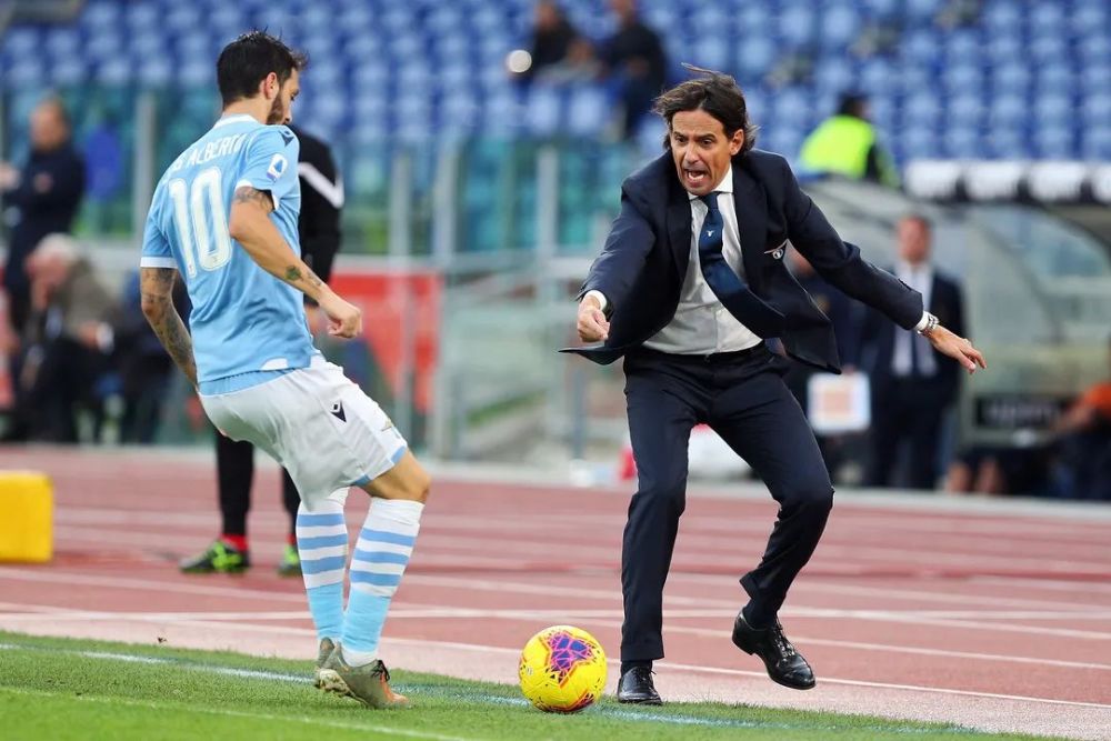 包含里程碑夜！夏洛特黄蜂临场应变，意甲今晨刷纪录，信心回归，临场指挥获称赞的词条