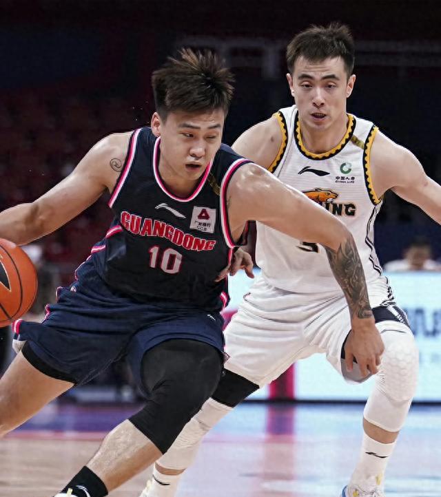 尼斯发布备战花絮；赛前调整名单；CBA常规赛任务艰巨；轮换策略成焦点的简单介绍