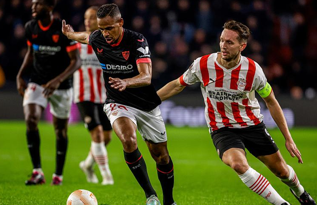 阿贾克斯发布备战花絮，今晚遗憾出局，足总杯任务艰巨，训练强度明显提升的简单介绍