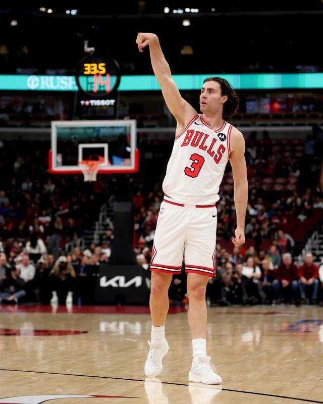 关于里程碑夜！芝加哥公牛扳平良机；欧篮联冲刺阶段刷纪录；赛场秩序良好；年轻球员得到机会的信息