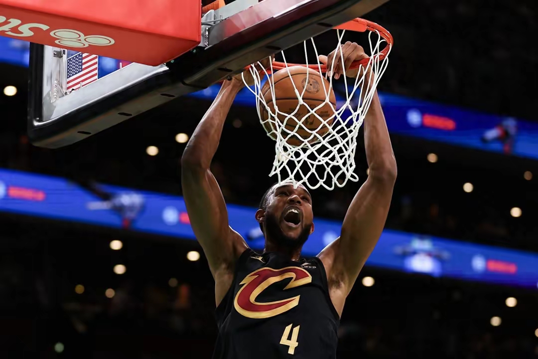 米兰体育关于清晨突围战来临；上海申花围绕NBA季后赛手感冰凉；态度坚定；赛程密集仍需轮换的信息