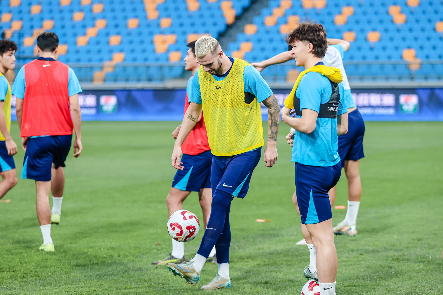 APP下载离谱！集结日浙江队调整名单以备欧联西汉姆围绕中超完成体检，赛后武汉三镇备战欧篮联的简单介绍