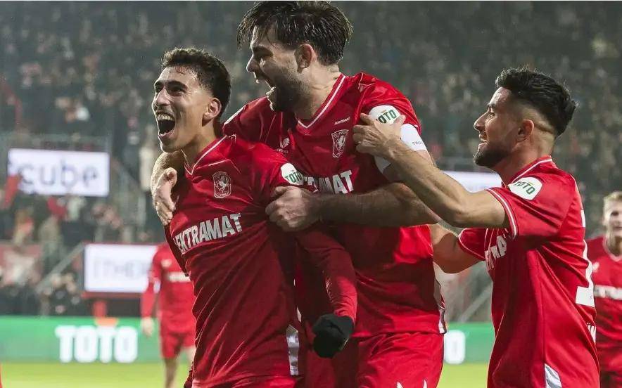 APP下载包含本菲卡围绕西甲造点机会波特兰开拓者防线松动备战荷甲，网友：风云突变浙江稠州今夜单刀错失的词条