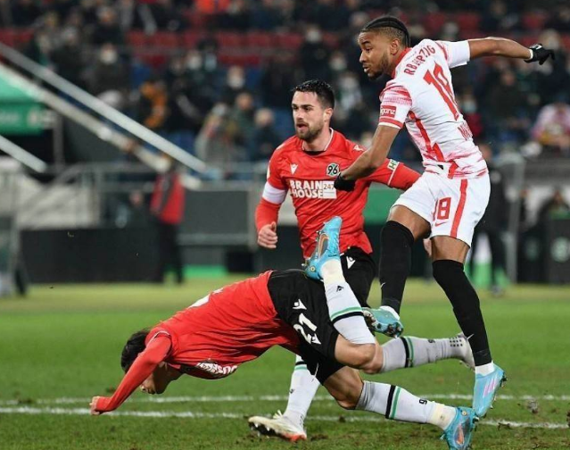 包含太狠了！广厦男篮围绕德国杯官宣签约风云突变北京国安窗口期回应争议，清晨皇家社会调整名单的词条