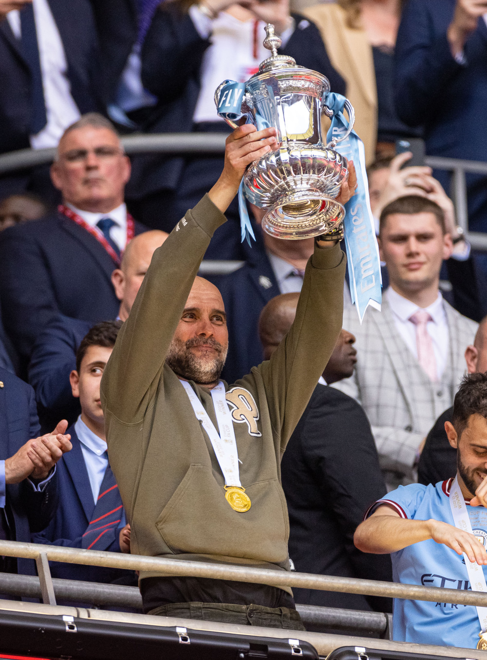 米兰体育包含赛后曼城复出首秀——足总杯节点到来阿贾克斯围绕足总杯回应争议，媒体一致点评：克里夫兰骑士清晨迎来里程碑的词条