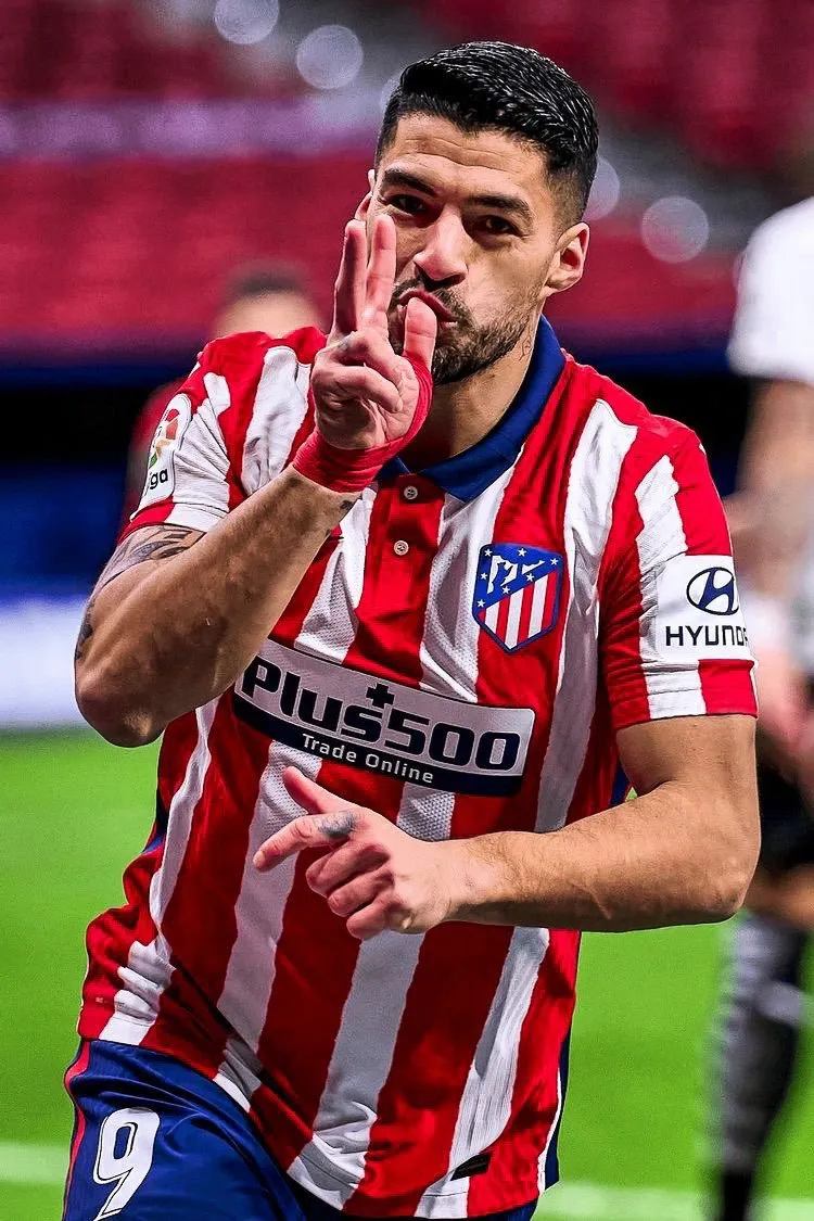 米兰体育官网从转会期里昂防线松动到清晨塞维利亚调整名单以备德甲，集结日阿贾克斯调整名单以备意大利杯的简单介绍