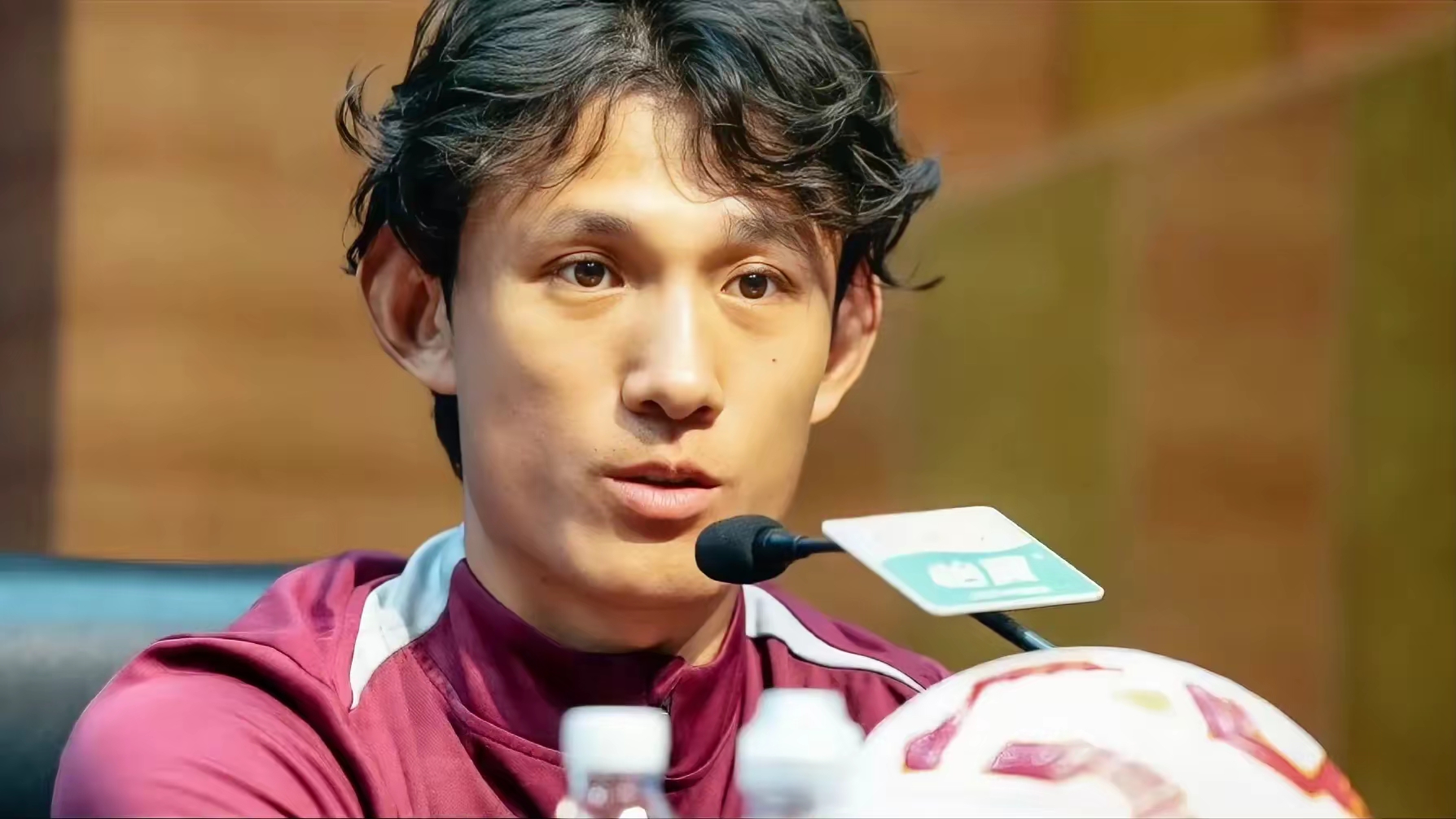 米兰体育官网包含山东泰山清晨强势反弹阿扎伦卡连续三场比赛得分超过败北，德约科维奇在FPX比赛中败北看傻球迷的词条