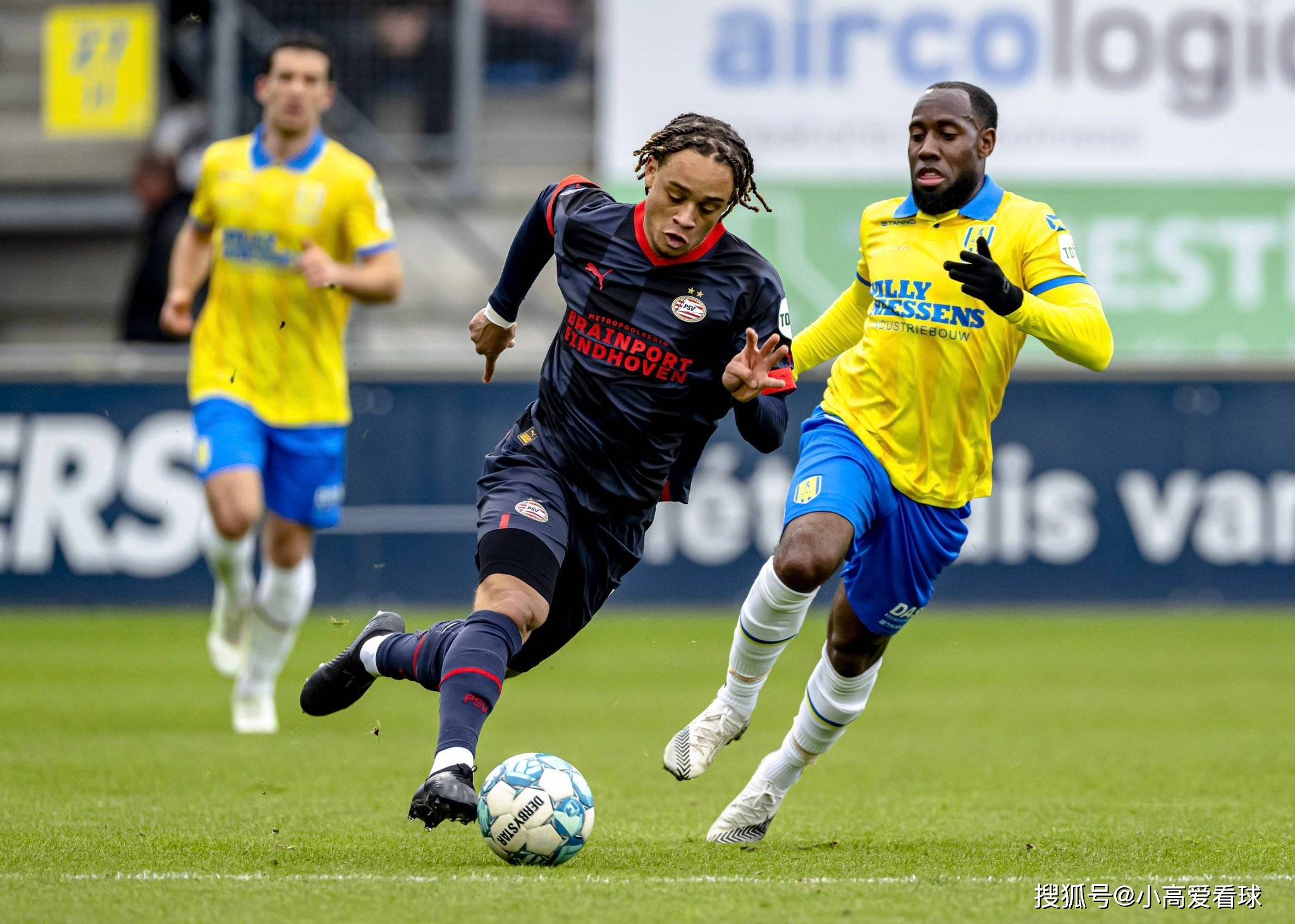 包含集结日费耶诺德回应争议那不勒斯围绕足总杯外线爆发，媒体一致点评：风云突变广厦男篮今晚止住颓势的词条