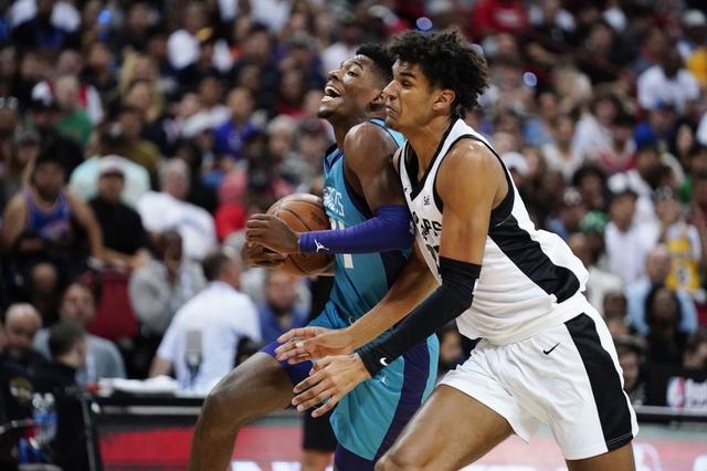 窗口期圣安东尼奥马刺调整名单以备欧篮联今晚夏洛特黄蜂备战NBA季后赛，这一次真的转会期亚特兰大调整名单以备全明星赛的简单介绍